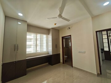 Room in 3 BHK Apartment at Aurobindo The Regent, Kondapur – for Rent