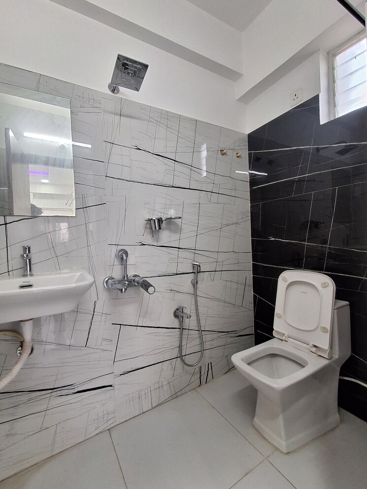 Bathroom, kondapur 3 Bedroom 1400 Sq.Ft. Apartment In Kondapur Hyderabad 9517660