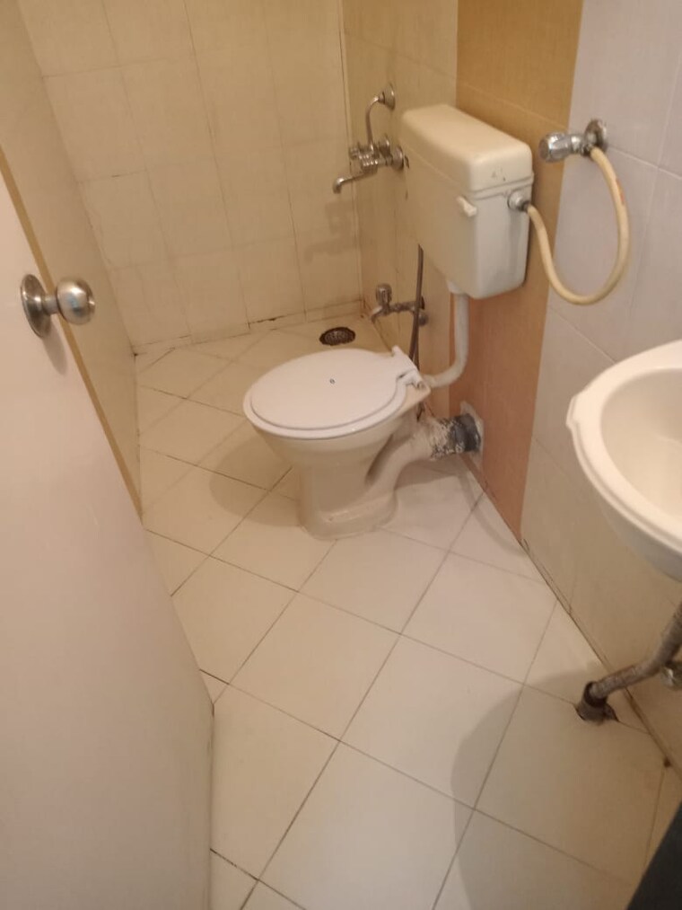 Bathroom, viman nagar 3 Bedroom 1695 Sq.Ft. Apartment In Viman Nagar Pune 9517487