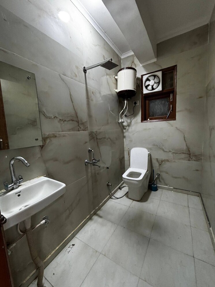 Attached Bathroom, saket 2 Bedroom 1000 Sq.Ft. Apartment In Saket Delhi 9517553