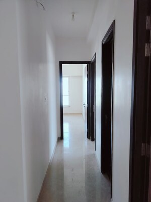 Room in 3.5 BHK Apartment at Kalpataru Radiance, Goregaon West – for Rent
