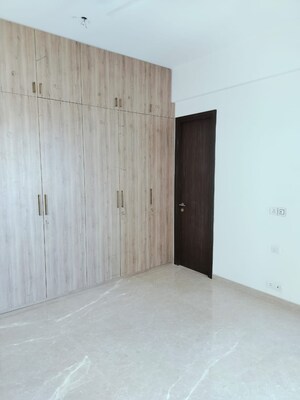 Room in 3.5 BHK Apartment at Kalpataru Radiance, Goregaon West – for Rent