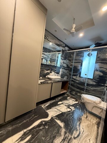 Attached Bathroom in 3 BHK Builder Floor at Unitech South City 1, South City 1 – for Sale