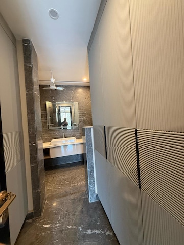 Attached Bathroom in 3 BHK Builder Floor at Unitech South City 1, South City 1 – for Sale