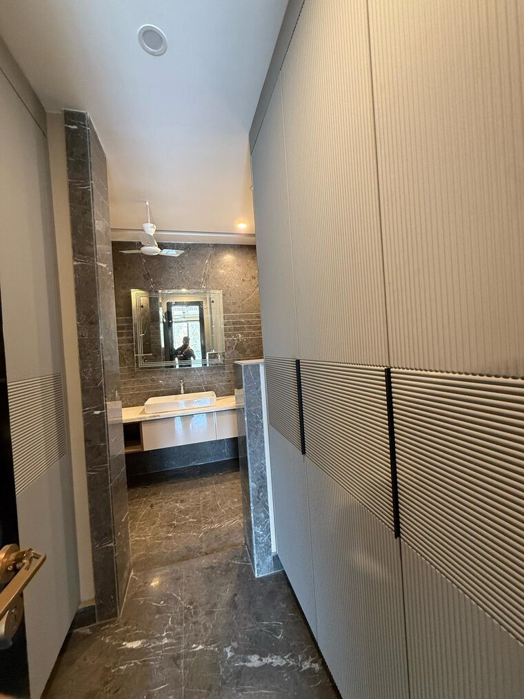 Attached Bathroom, unitech-south-city-1 3 Bedroom 192 Sq.Yd. Builder Floor In South City 1 Gurgaon 9517709