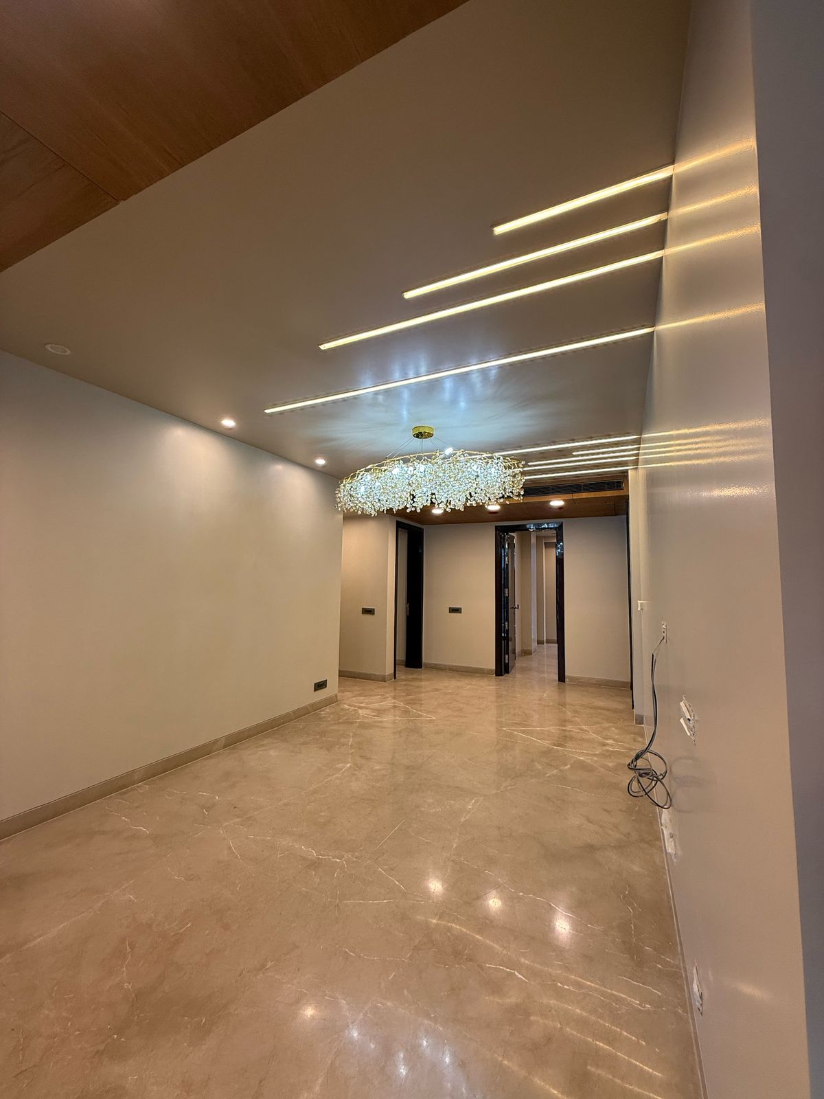 3 BHK + Servant Room 192 Sq.Yd. Builder Floor in Unitech South City 1
