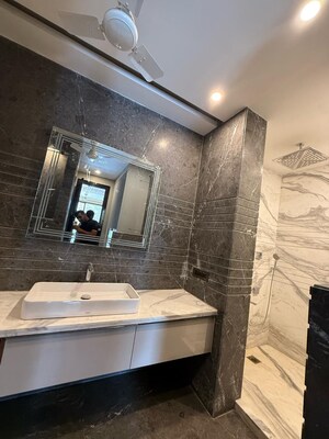 Attached Bathroom in 3 BHK Builder Floor at Unitech South City 1, South City 1 – for Sale