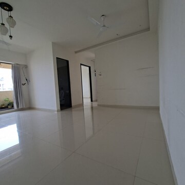 Room in 2 BHK Apartment at Lotus Unity, Versova – for Rent