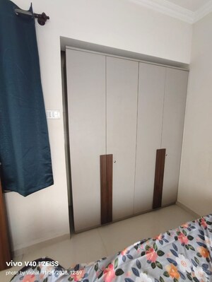 Room in 1 BHK Apartment at Raunak Bliss, Ghodbunder Road – for Rent