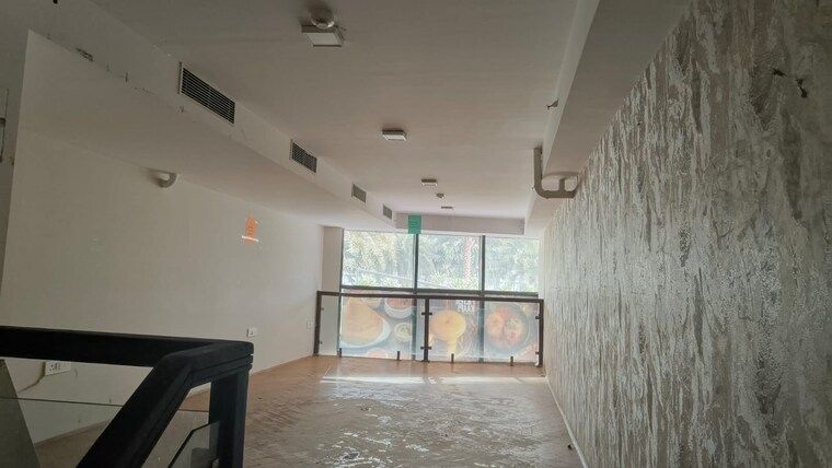 Room, spaze-itech-park Commercial Shop 1130 Sq.Ft. In Sector 49 Gurgaon 9517779