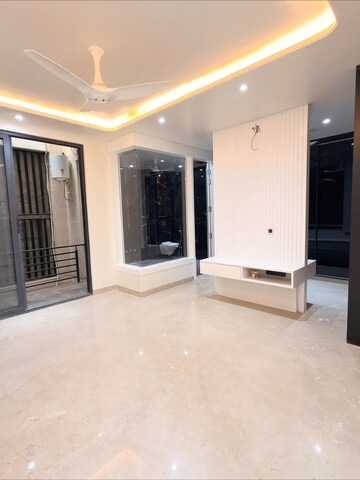 Room in Studio Builder Floor at Unitech Cyber Park, Sector 39 – for Rent