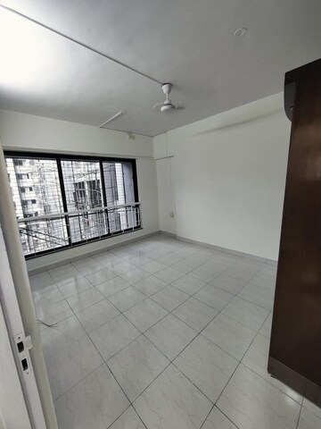 Room in 2 BHK Apartment at Mahavir Kanti Avenue, Nalasopara East – for Rent