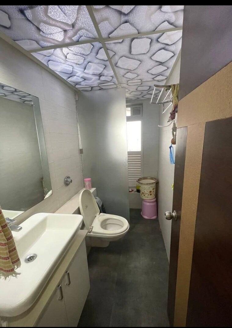 Bathroom, runwal-plaza 3 Bedroom 1100 Sq.Ft. Apartment In Vartak Nagar Thane 9517993