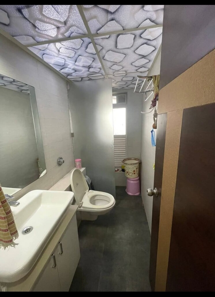 Bathroom, runwal-plaza 3 Bedroom 1100 Sq.Ft. Apartment In Vartak Nagar Thane 9517993
