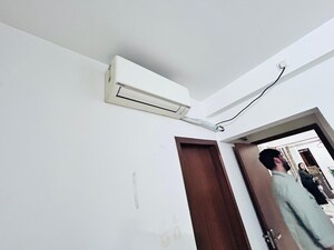 Furnished Amenities in 2 BHK Apartment at Amanora Adreno Towers, Hadapsar – for Rent