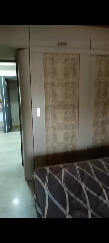 Bathroom in 3 BHK Apartment at Group Seven Rushi Heights, Goregaon East – for Rent