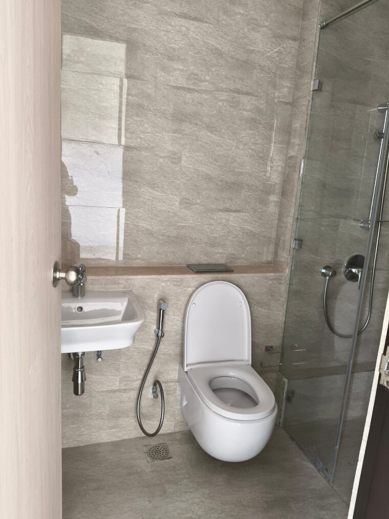 Bathroom, seasons-trimurti 3 Bedroom 1040 Sq.Ft. Apartment In Santacruz West Mumbai 7997649