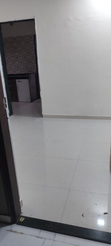 Room in 3 BHK Apartment at Zindagi CHS, Khar West – for Rent