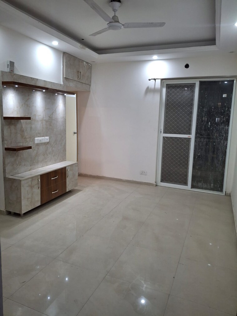 Room, sector 10 greater noida 2 Bedroom 850 Sq.Ft. Apartment In Sector 10 Greater Noida Greater Noida 9518307