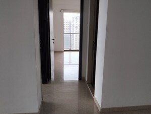 Room in 2 BHK Apartment at JP Decks, Goregaon East – for Rent