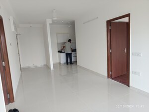 Room in 2 BHK Apartment at Amanora Ascent Towers, Hadapsar – for Rent