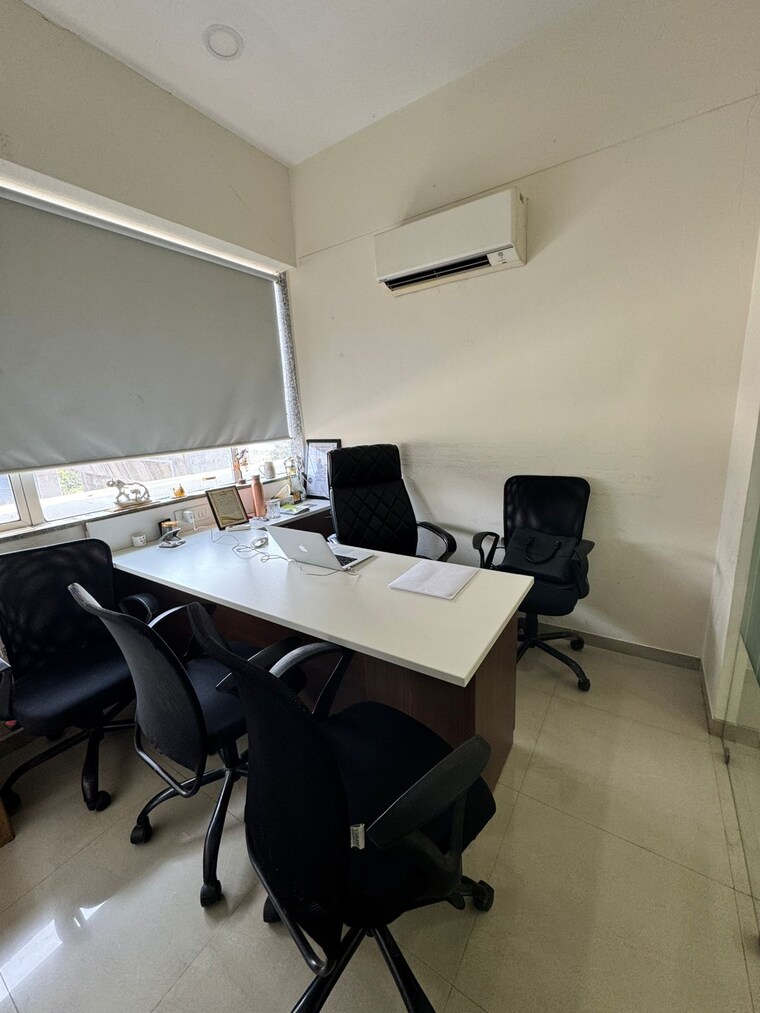 Team Area, neminath-orion-business-park Commercial Office Space 750 Sq.Ft. In Kapur Bawdi Thane 9518432