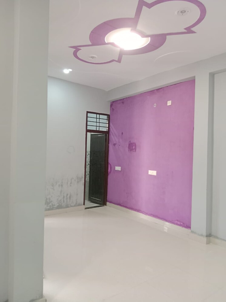 Room, sector 16b greater noida 1 Bedroom 60 Sq.Yd. Independent House In Sector 16b Greater Noida Greater Noida 9518435