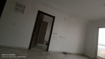 Room in 3 BHK Apartment at Rishita Manhattan, Gomti Nagar – for Rent