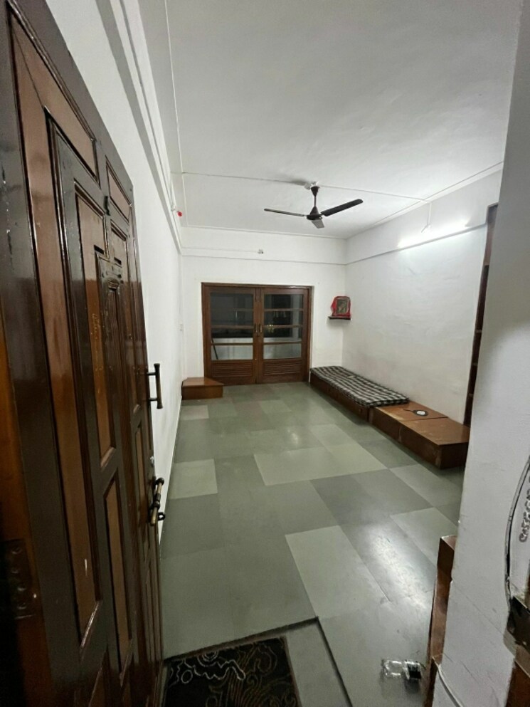 Room, market yard 2 Bedroom 1000 Sq.Ft. Apartment In Market Yard Pune 9518555