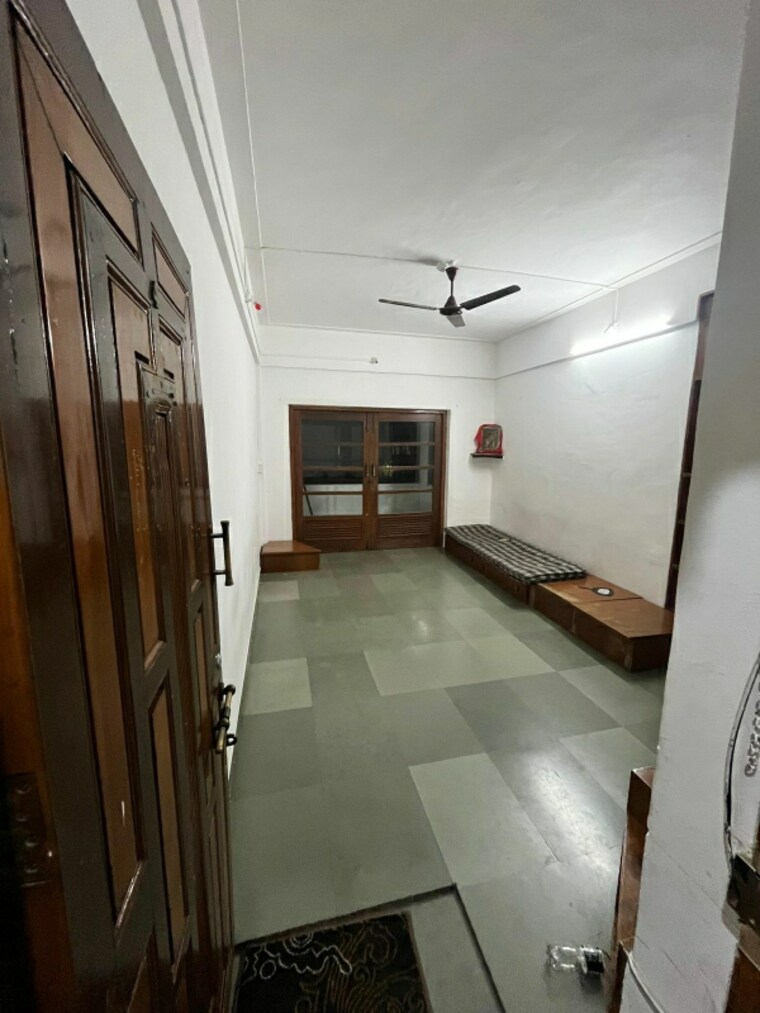 Room, market yard 2 Bedroom 1000 Sq.Ft. Apartment In Market Yard Pune 9518555