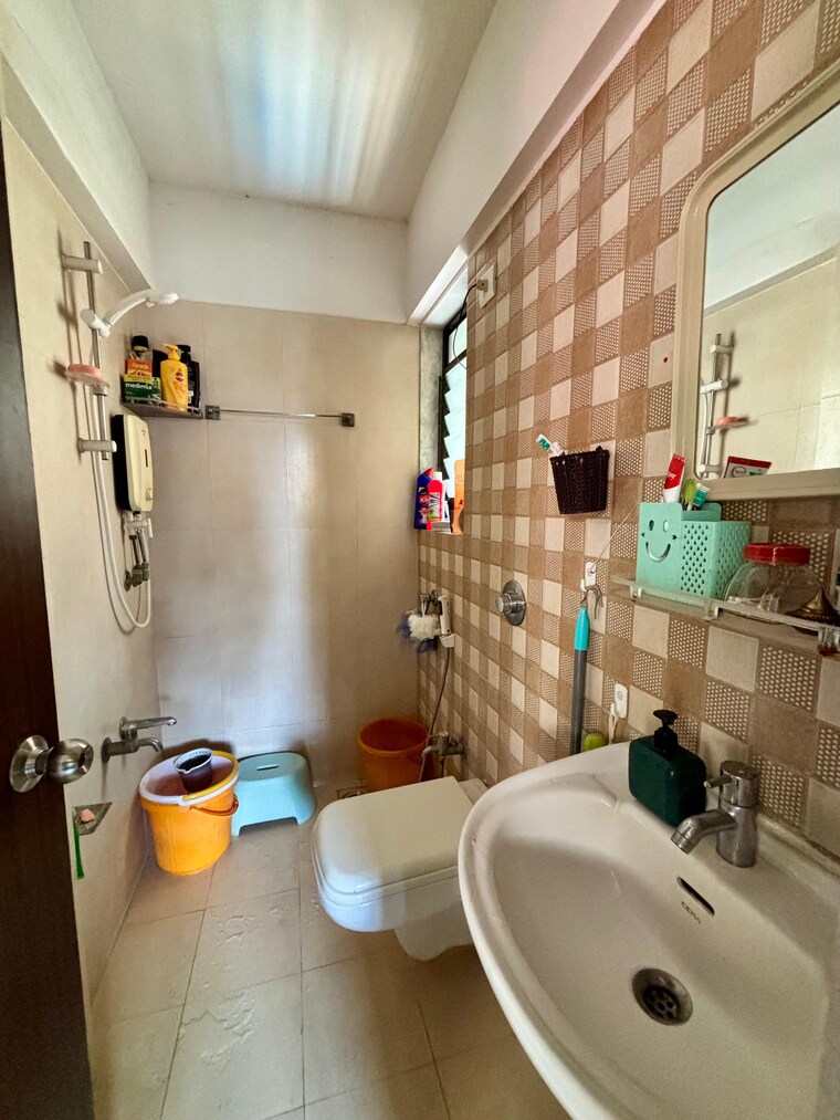 Bathroom, unnathi-woods-phase-3 1 Bedroom 425 Sq.Ft. Apartment In Ghodbunder Road Thane 9518579