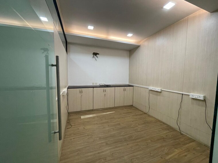 Room, rutu-park-majiwada Commercial Office Space 1410 Sq.Ft. In Thane West Thane 9518548