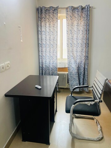 Room in 3 BHK Apartment at Amrapali Crystal Homes, Sector 76 – for Rent