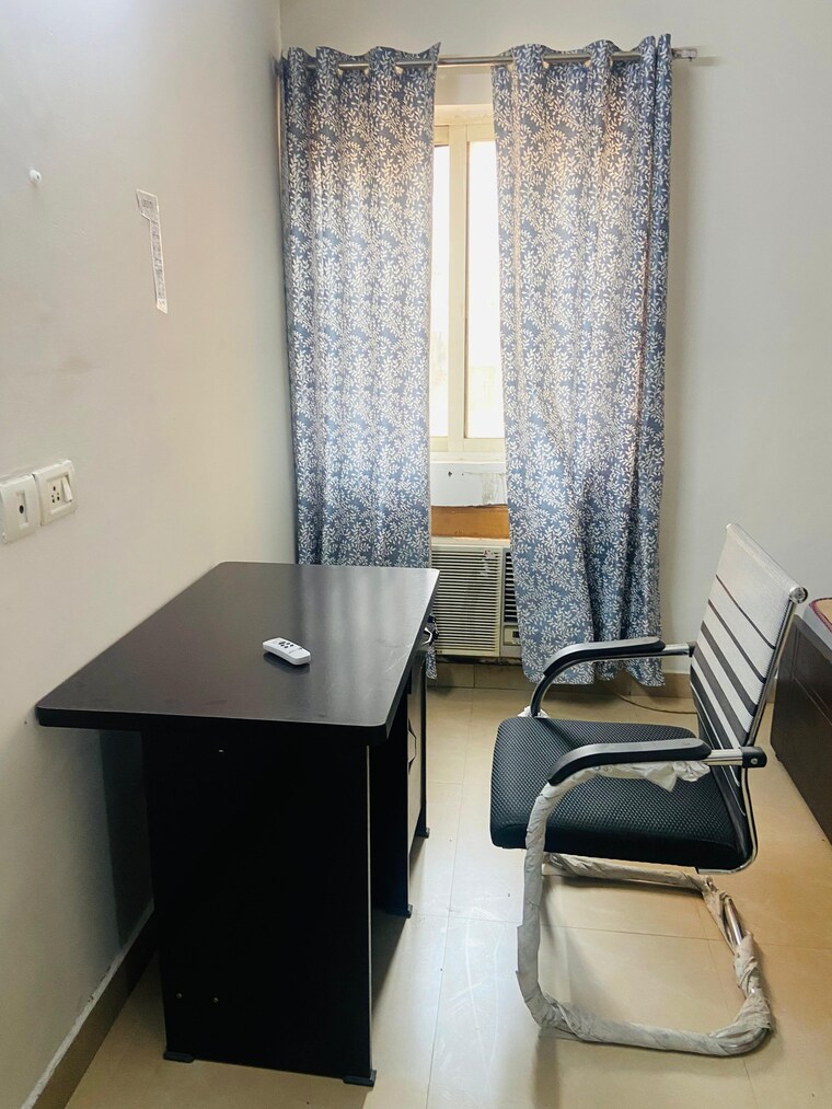 Room, amrapali-crystal-homes 3 Bedroom 1375 Sq.Ft. Apartment In Sector 76 Noida 9518612