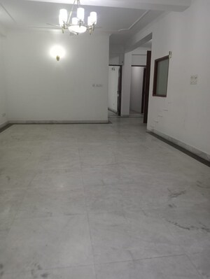 Room in 3 BHK Builder Floor at Lajpat Nagar ii – for Rent