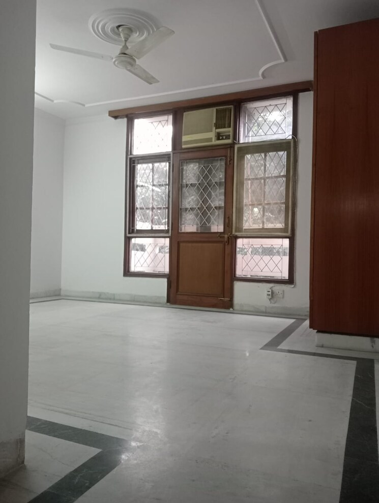 Room, lajpat nagar ii 3 Bedroom 1800 Sq.Ft. Builder Floor In Lajpat Nagar ii Delhi 9518664