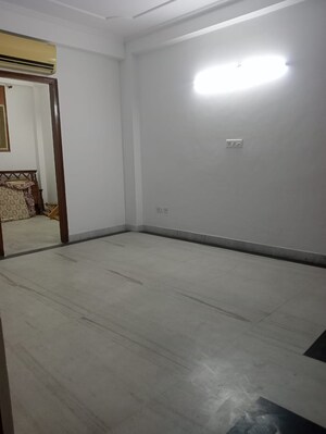 Room in 3 BHK Builder Floor at Lajpat Nagar ii – for Rent