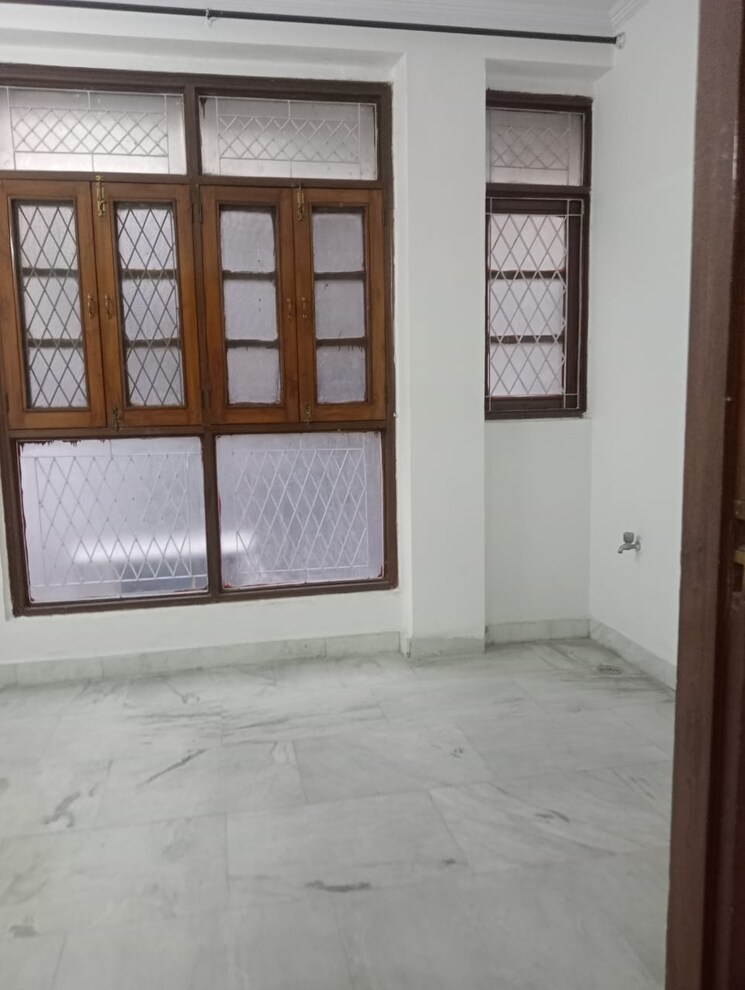 Room, lajpat nagar ii 3 Bedroom 1800 Sq.Ft. Builder Floor In Lajpat Nagar ii Delhi 9518664