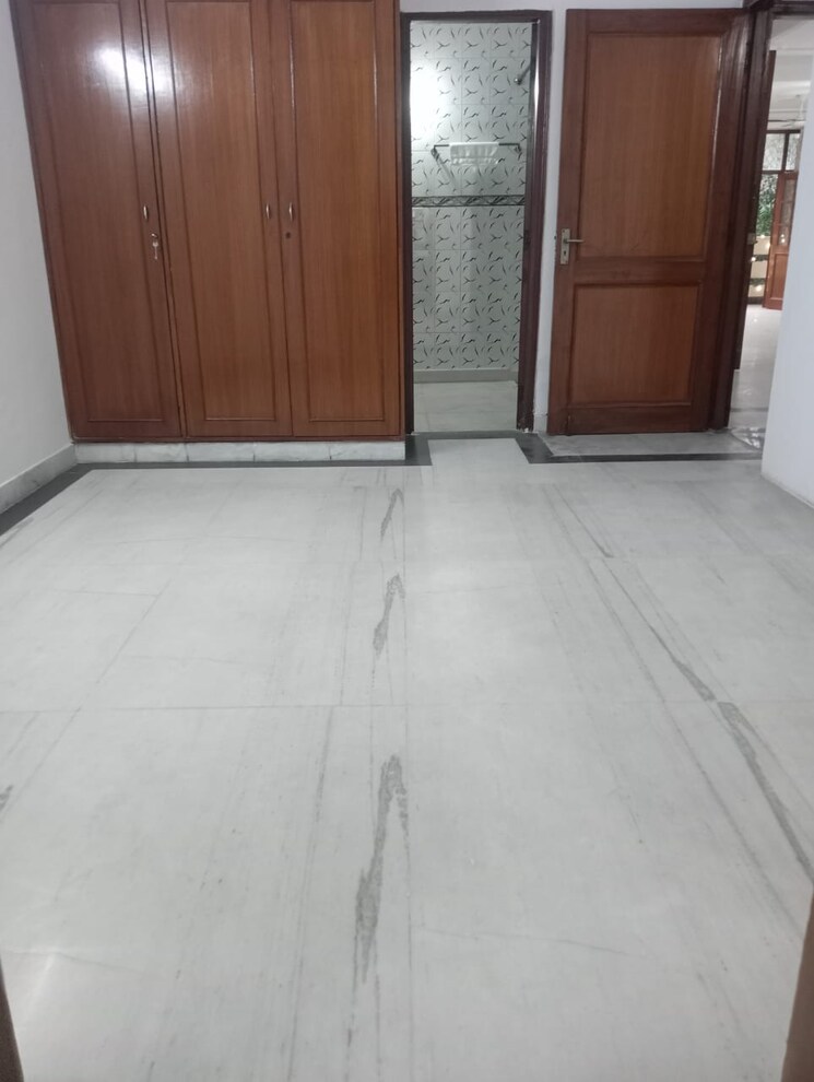 Room, lajpat nagar ii 3 Bedroom 1800 Sq.Ft. Builder Floor In Lajpat Nagar ii Delhi 9518664