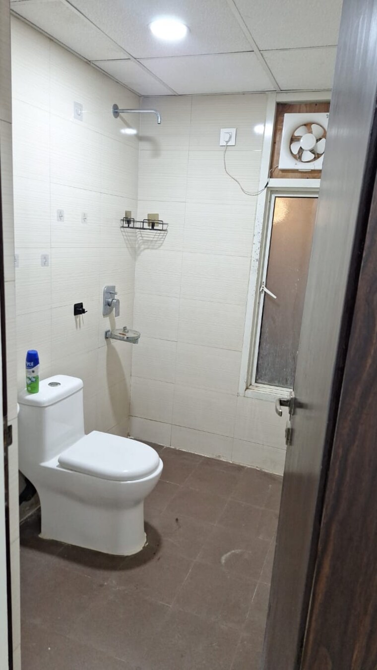 Bathroom, amrapali-crystal-homes 3 Bedroom 1375 Sq.Ft. Apartment In Sector 76 Noida 9518662