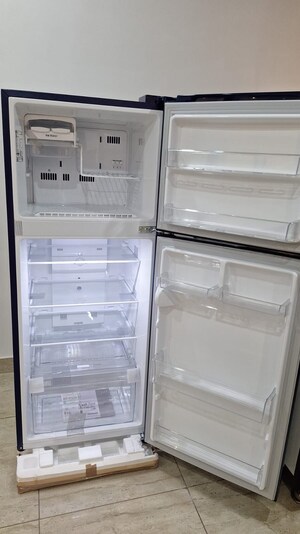 Furnished Amenities in 3 BHK Apartment at Amrapali Crystal Homes, Sector 76 – for Rent