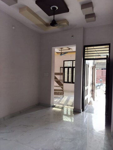 Room in 3 BHK Apartment at Sgpgi – for Sale