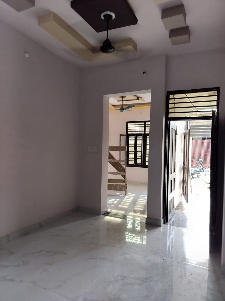 Room, sgpgi 3 Bedroom 1000 Sq.Ft. Apartment In Sgpgi Lucknow 9518730