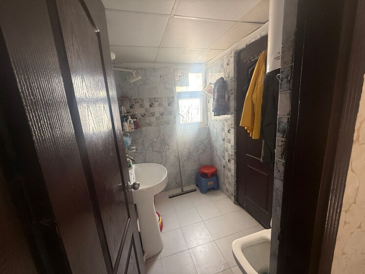 Bathroom, amrapali-crystal-homes 3 Bedroom 1375 Sq.Ft. Apartment In Sector 76 Noida 9518688