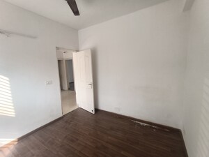 Room in 3 BHK Builder Floor at Sector 77 – for Rent