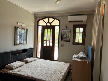 Bedroom in 3 BHK Builder Floor at DLF Atria, Dlf Phase ii – for Rent