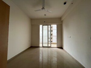 Room in 2 BHK Apartment at Tech Zone 4 Greater Noida – for Rent