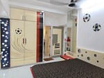 3.5 BHK + Extra Room 2000 Sq.Ft. Apartment in Bldg On Request