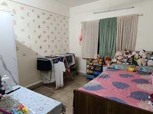 Room in 2 BHK Apartment at Paradise Paramount Apartment, Andheri West – for Sale