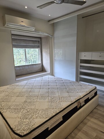 Bedroom in 2 BHK Apartment at Andheri West – for Rent